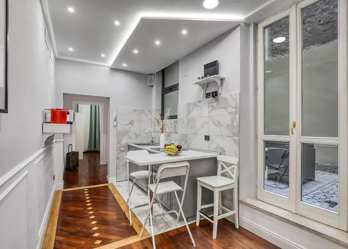 Apartment Atrhome Frattina Luxury Rom